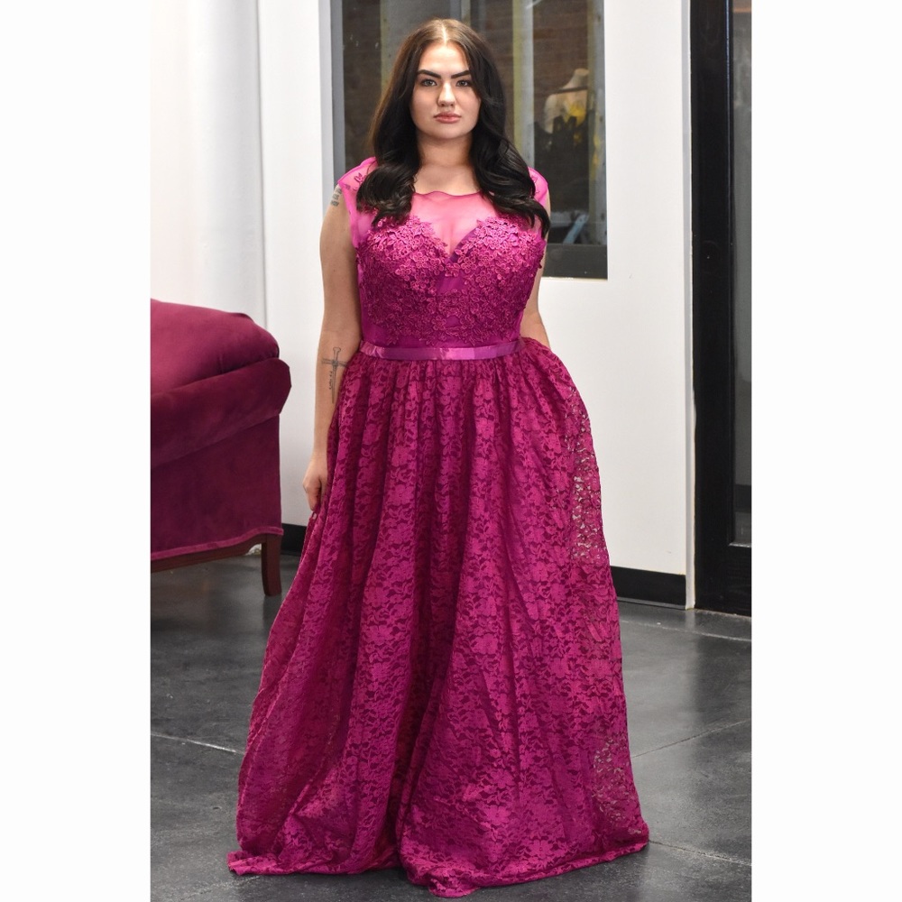 Plus Size Curvy (1X,2X,3X) Fuchsia Lace Gown
